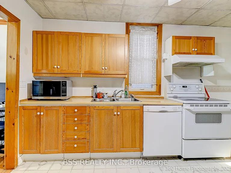 Elegant Custom-Built Home - Image 10